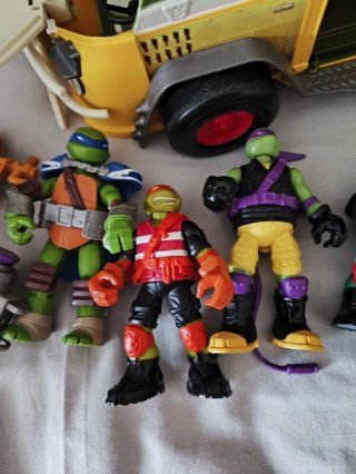 Tortugas Ninja Vehículo y Figuras