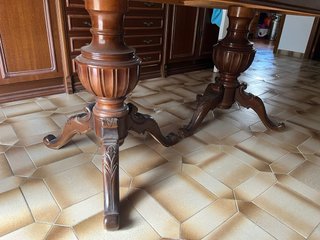 Mesa de comedor de madera