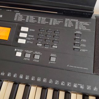 Teclado Yamaha PSR-E343 con soporte