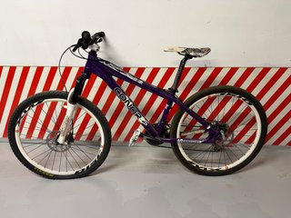 Bicicleta Conor Enemy Morada