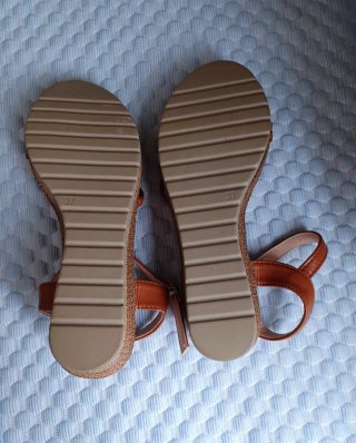 Sandalias cuña marrones trenzadas