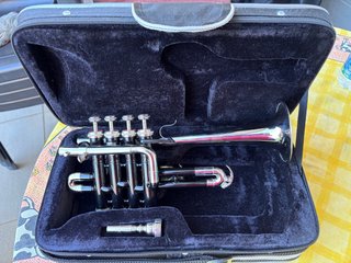 Trompeta Piccolo con estuche