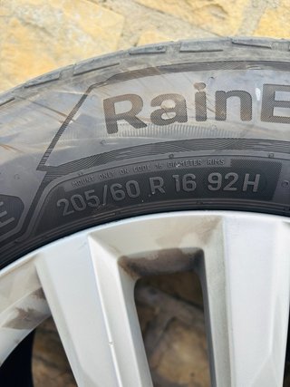 Llantas Volkswagen Originales con Neumáticos
