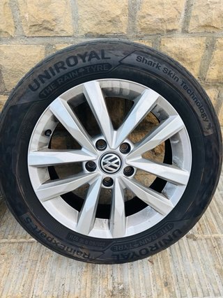 Llantas Volkswagen Originales con Neumáticos