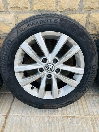 Llantas Volkswagen Originales con Neumáticos