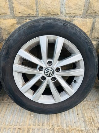 Llantas Volkswagen Originales con Neumáticos