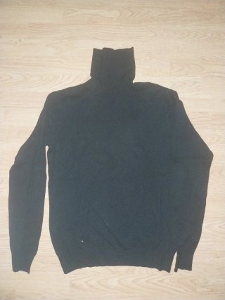 Jersey cuello alto hombre negro