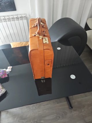 Maletín de cuero marrón