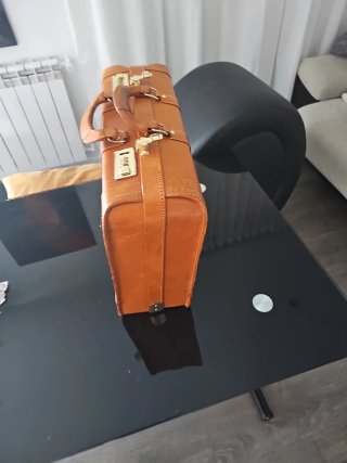 Maletín de cuero marrón