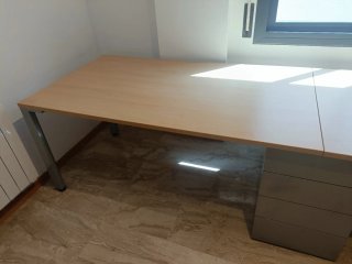 Escritorio madera y cajonera metal