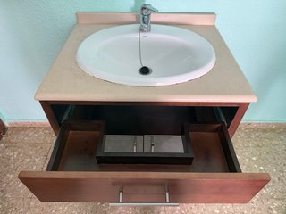 Mueble de baño madera y cristal