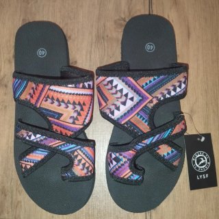 Chanclas con estampado étnica