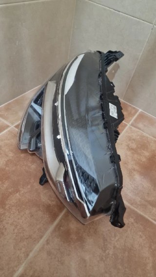 Faro Derecho Renault Arkana 260107780R