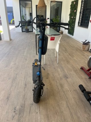 Patinete Eléctrico Negro y Azul