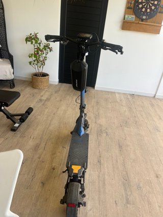 Patinete Eléctrico Negro y Azul