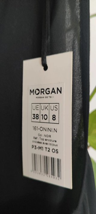 Blusa Morgan negra talla M