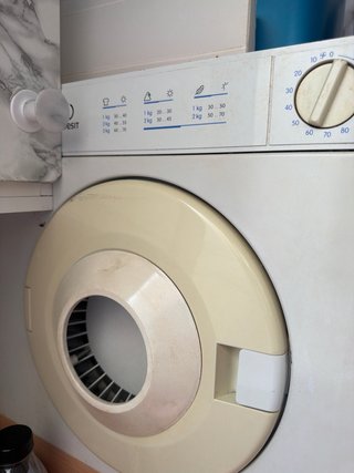 Secadora eléctrica INDESIT