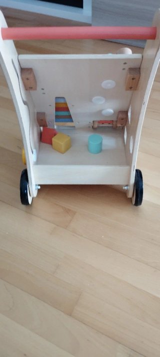 Andador madera Eurekakids con actividades
