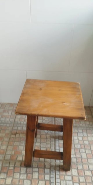 Taburete de madera