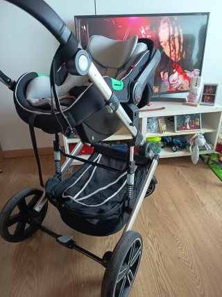 Silla de coche para bebé casi nueva