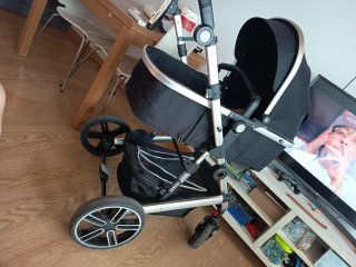 Silla de coche para bebé casi nueva
