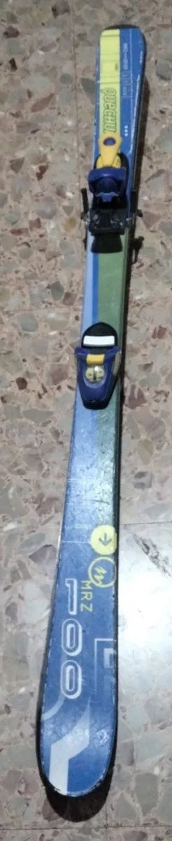 Esquís con fijaciones para nieve
