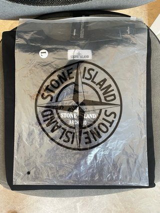 Camiseta Stone Island Negra Talla L  Bolsa marca