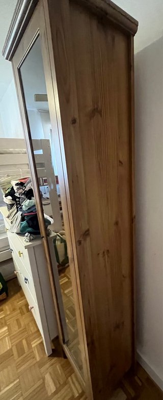 Vitrina de madera y cristal Ikea