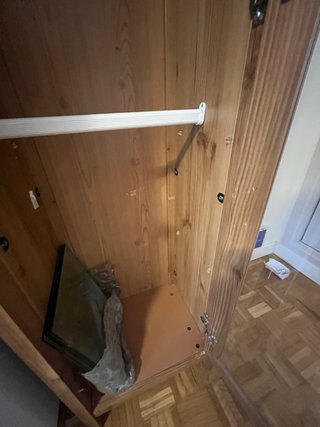 Vitrina de madera y cristal Ikea