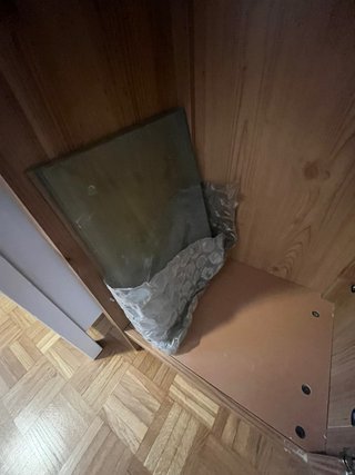 Vitrina de madera y cristal Ikea