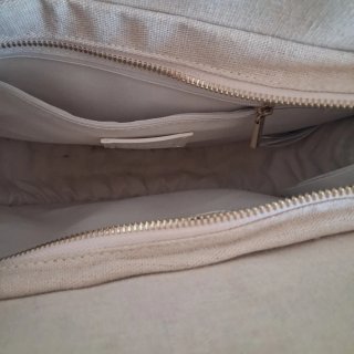 Bolso redondo de rafia con detalle de flecos