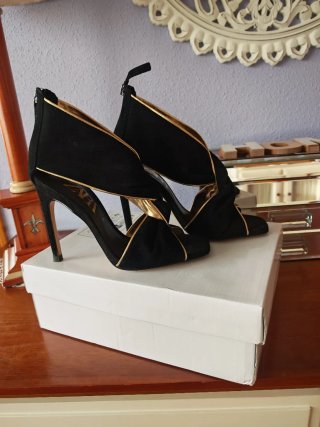 Sandalias Zara Tacón Negro Ribete Dorado Talla 36