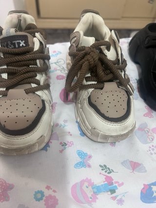 Zapatillas Beige y Marrones  Talla 30
