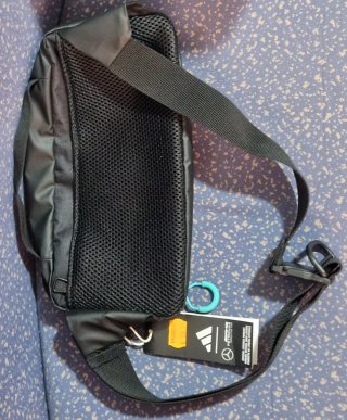 Bandolera Adidas Mercedes-AMG Petronas Formula 1.