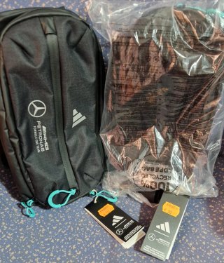 Bandolera Adidas Mercedes-AMG Petronas Formula 1.