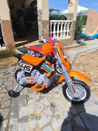 Due moto elettriche per bambini 12V e 6V