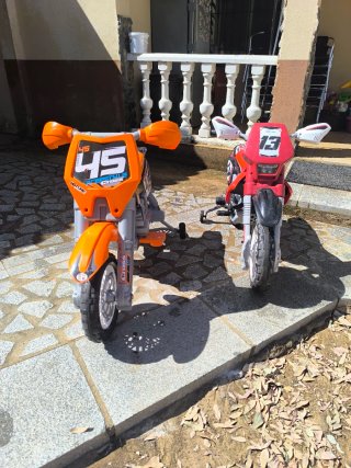 Due moto elettriche per bambini 12V e 6V