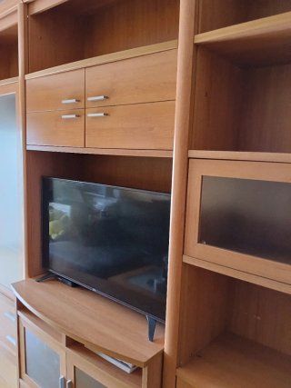Mueble de salón madera y cristal