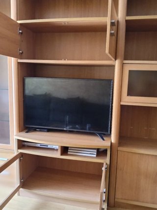 Mueble de salón madera y cristal