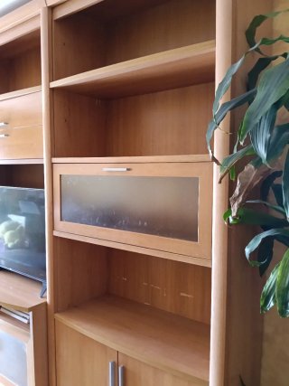 Mueble de salón madera y cristal