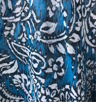 Blusa Zara Estampada Azul y Blanca Talla S grande