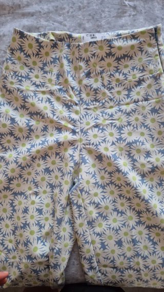 Pantalón estampado flores azul y blanco
