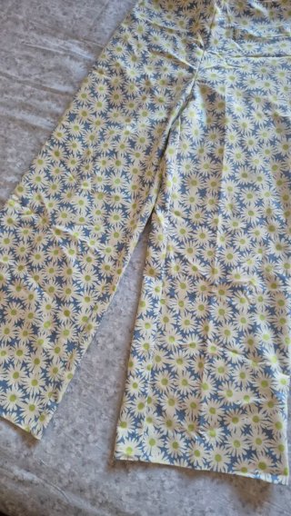 Pantalón estampado flores azul y blanco