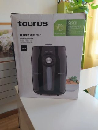 Freidora de aire Taurus negra