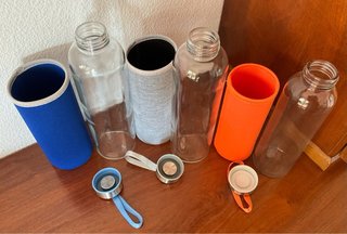 2 Botellas Cristal con funda protectora + 1 Regalo