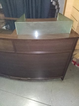 Mostrador curvo madera y cristal calidad excelente