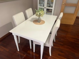 Mesa extensible comedor y 4 sillas