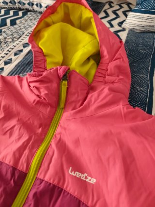 Chaqueta impermeable rosa y morada. Talla 14 años.