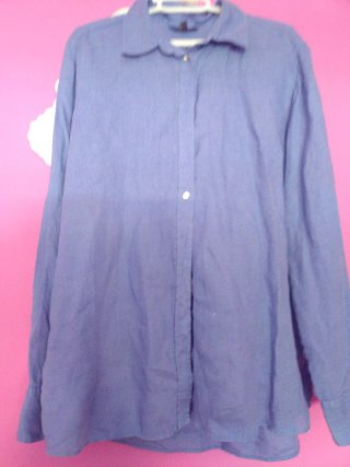 Camisa azul de manga larga de mujer