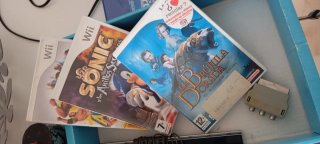 Nintendo Wii Super Mario Bros. Wii Pack